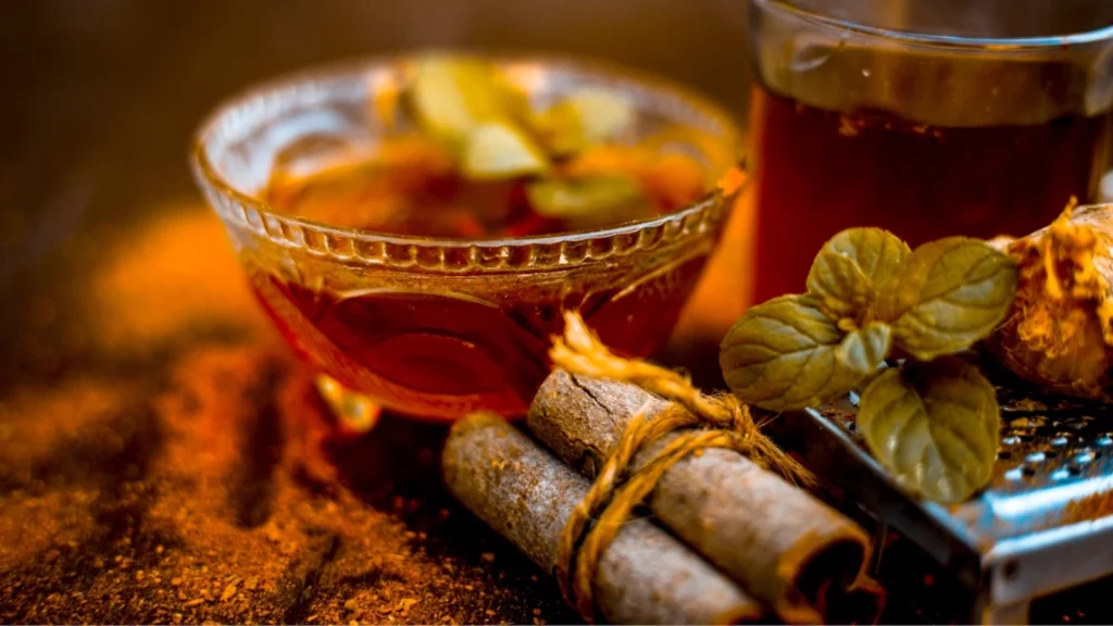 amazing health benefits of drinking cinnamon water daily