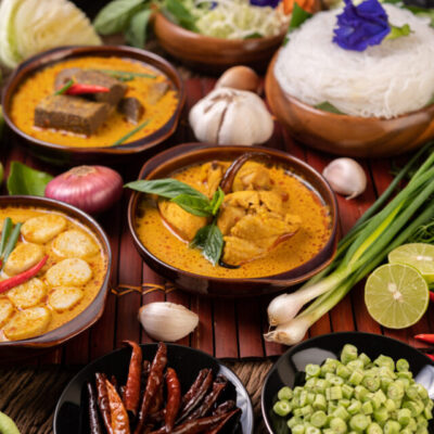 rice-noodles-bowl-curry-paste-with-chili-cucumber-long-bean-lime-garlic-spring-onion