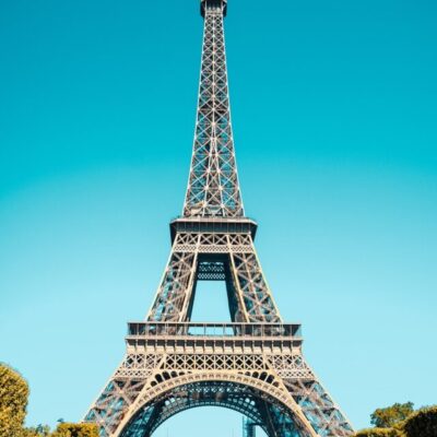 India's smallest city, is related to Paris