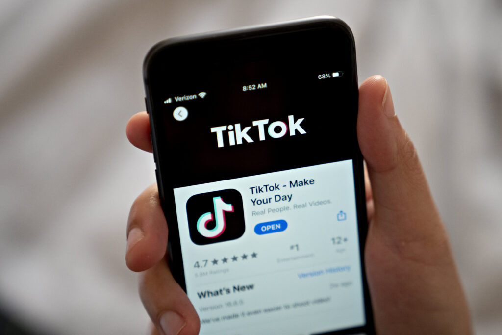 चीन: TikTok और अन्य ऐप्स के ज़रिए दुनियाभर के इंटरनेट यूजर्स पर नज़र रख रहा?