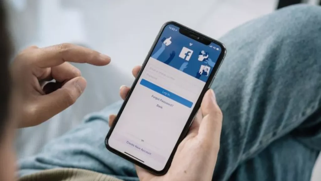 फेसबुक फीड पर बेकार पोस्ट से कैसे बचें: एक आसान तरीका