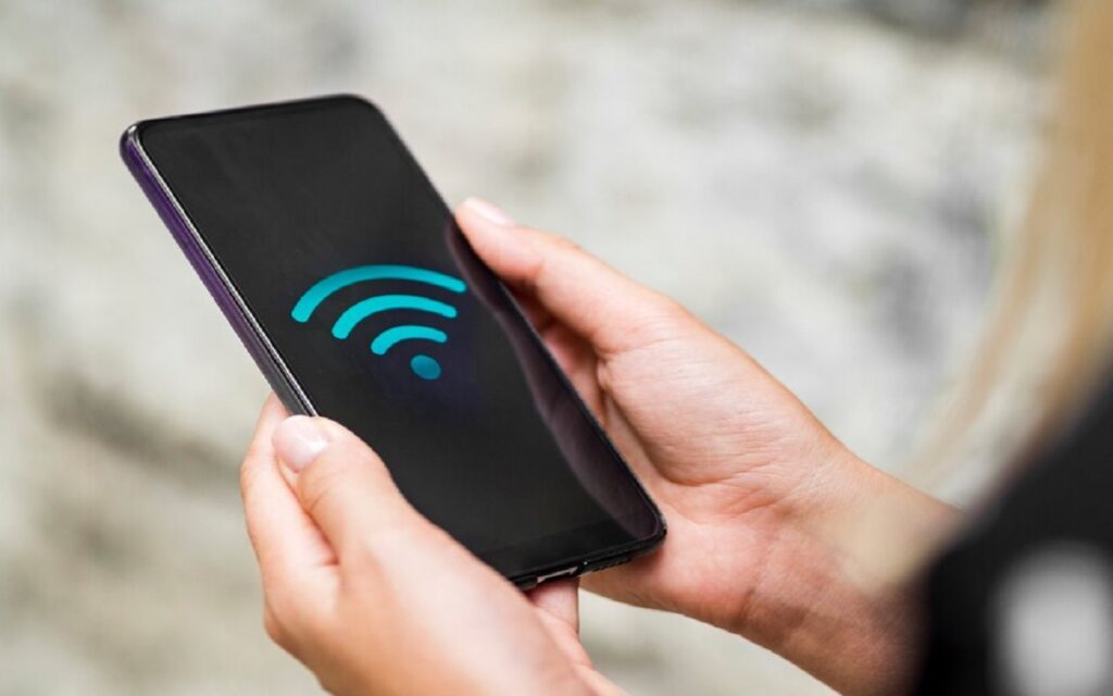 बिना पासवर्ड के WiFi कैसे इस्तेमाल करें: आपके फोन में छिपी है ये खास सेटिंग