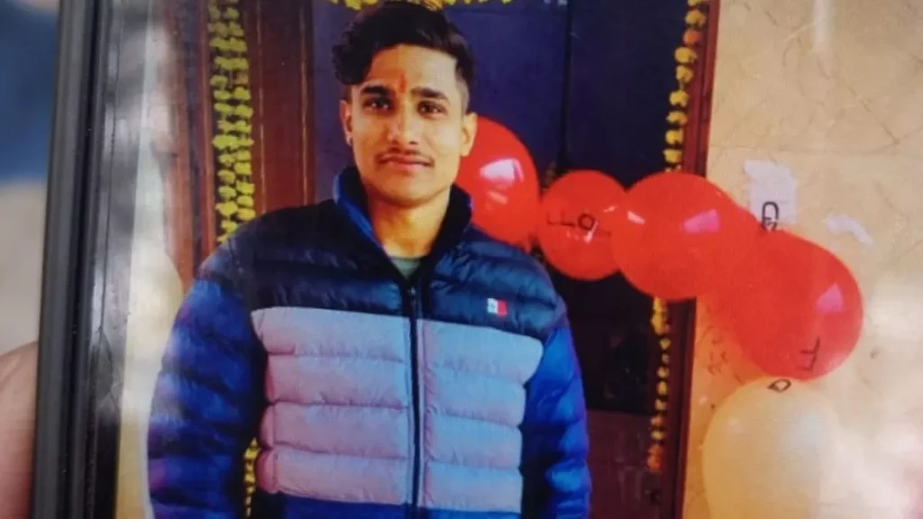 Rewari Crime: A young man who had come to meet his girlfriend was beaten to death with sticks.